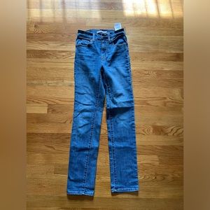 Women’s Sz. 24 Levi blue jeans. High rise straight..